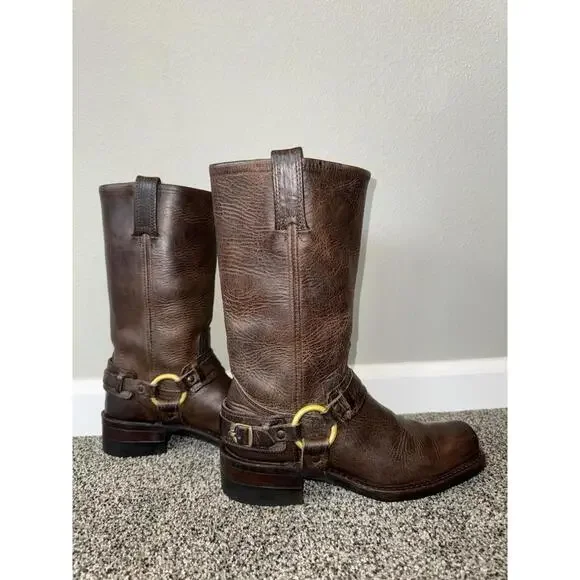 $498 EXCELLENT! Frye Harness 12R Boots Size 8 Brown Moto Leather Women’s Brown - Picture 3 of 9